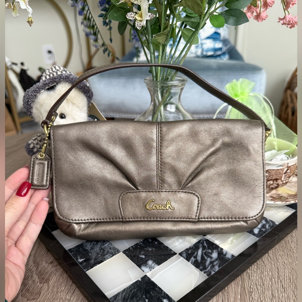 Vintage Coach Ashley Leather Large Flap Wristlet - Picture 2 of 10